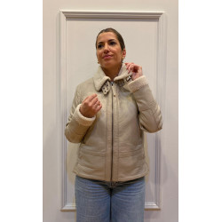 Prenda de cuero con borreguito